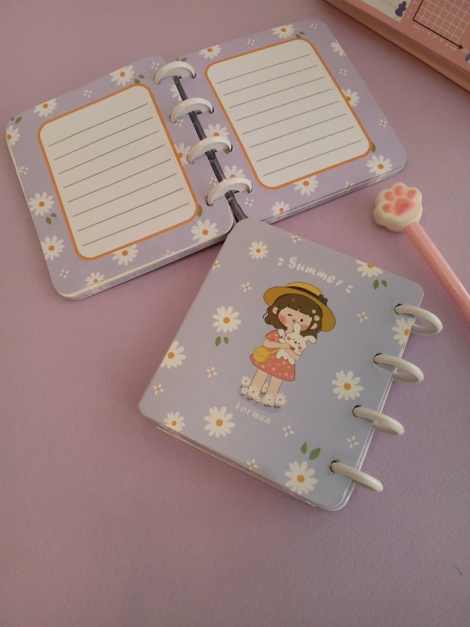 دفتر یادداشت دکمه‌ای مربع آبرنگ